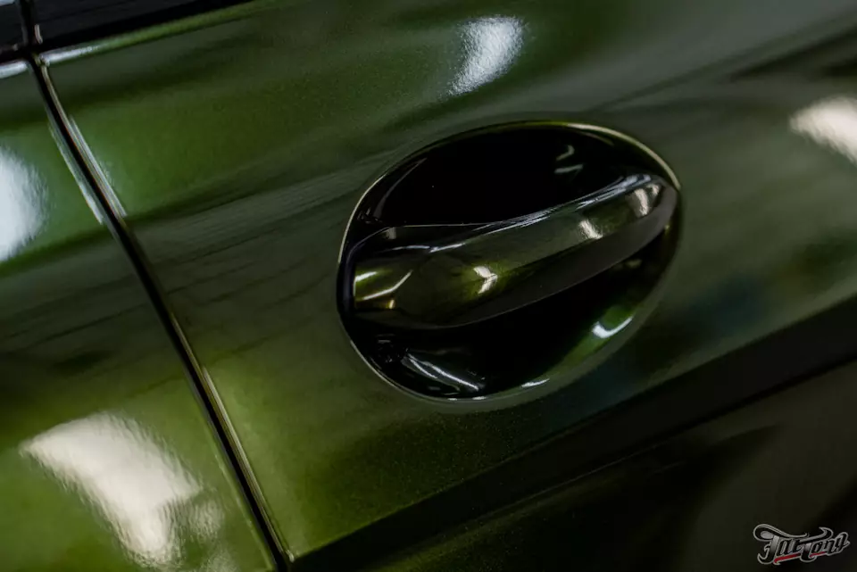 BMW X7. Оклейка кузова в Bruxsafol Olea Green.